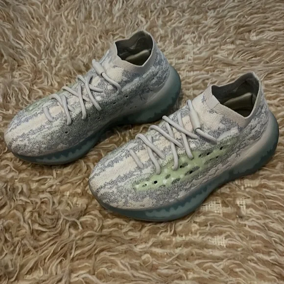 Yeezy boost 380 verified authentic - Picture 2 of 7